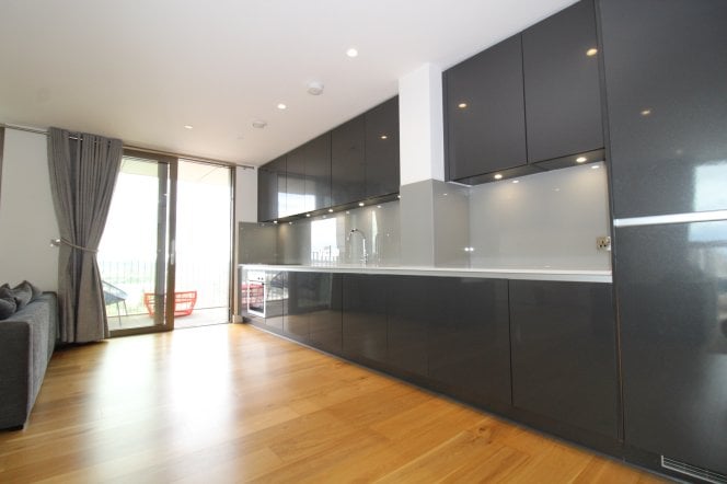 Moving out for a 2 beds flat (after) (2)