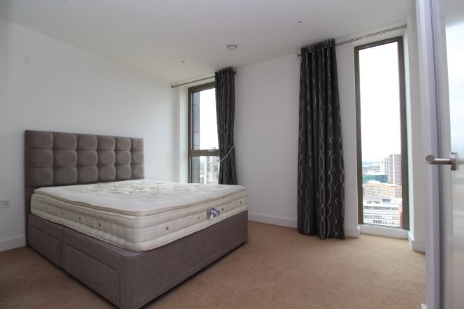 Moving out for a 2 beds flat (after) (5)