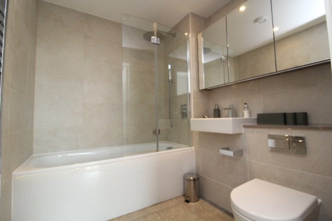 Moving out for a 2 beds flat (after) (7)